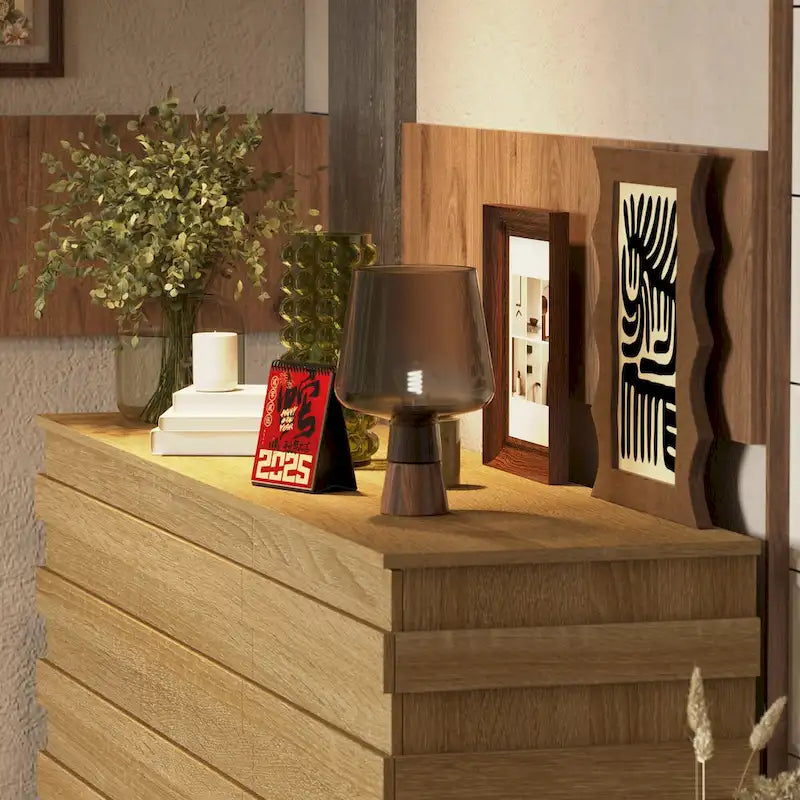 Commode à 9 Tiroirs : Finition Bois Clair et Design Linéaire Moderne pour un Rangement Spacieux