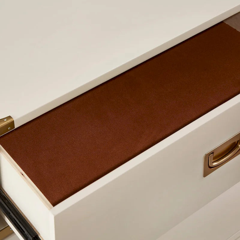 Commode à 5 tiroirs avec accents dorés par