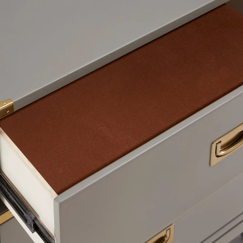 Commode à 5 tiroirs avec accents dorés par