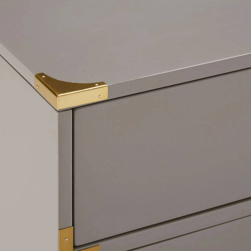 Commode à 5 tiroirs avec accents dorés par
